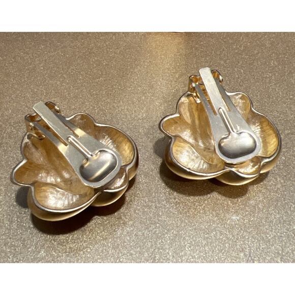 Kenneth Jay Lane Goldstone Satin Finish Abstract Clip On Earrings - Picture 3 of 6